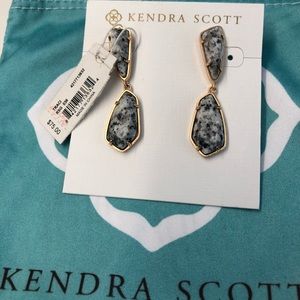 NWT Kendra Scott Traci earrings in rose gold